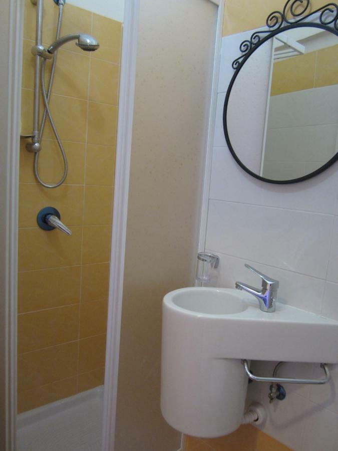 Velia Apartment